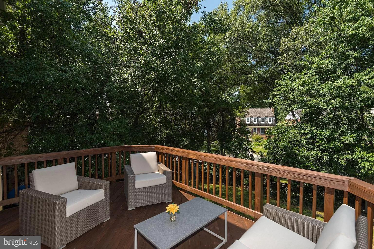 KINGS MANOR - Residential Lease