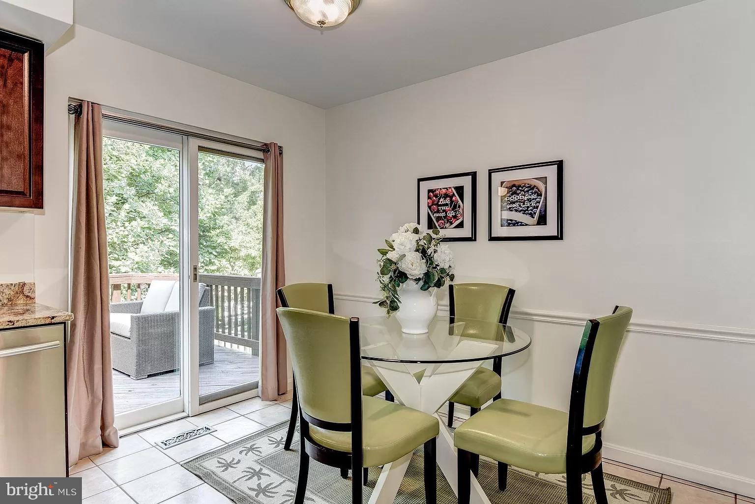 KINGS MANOR - Residential Lease