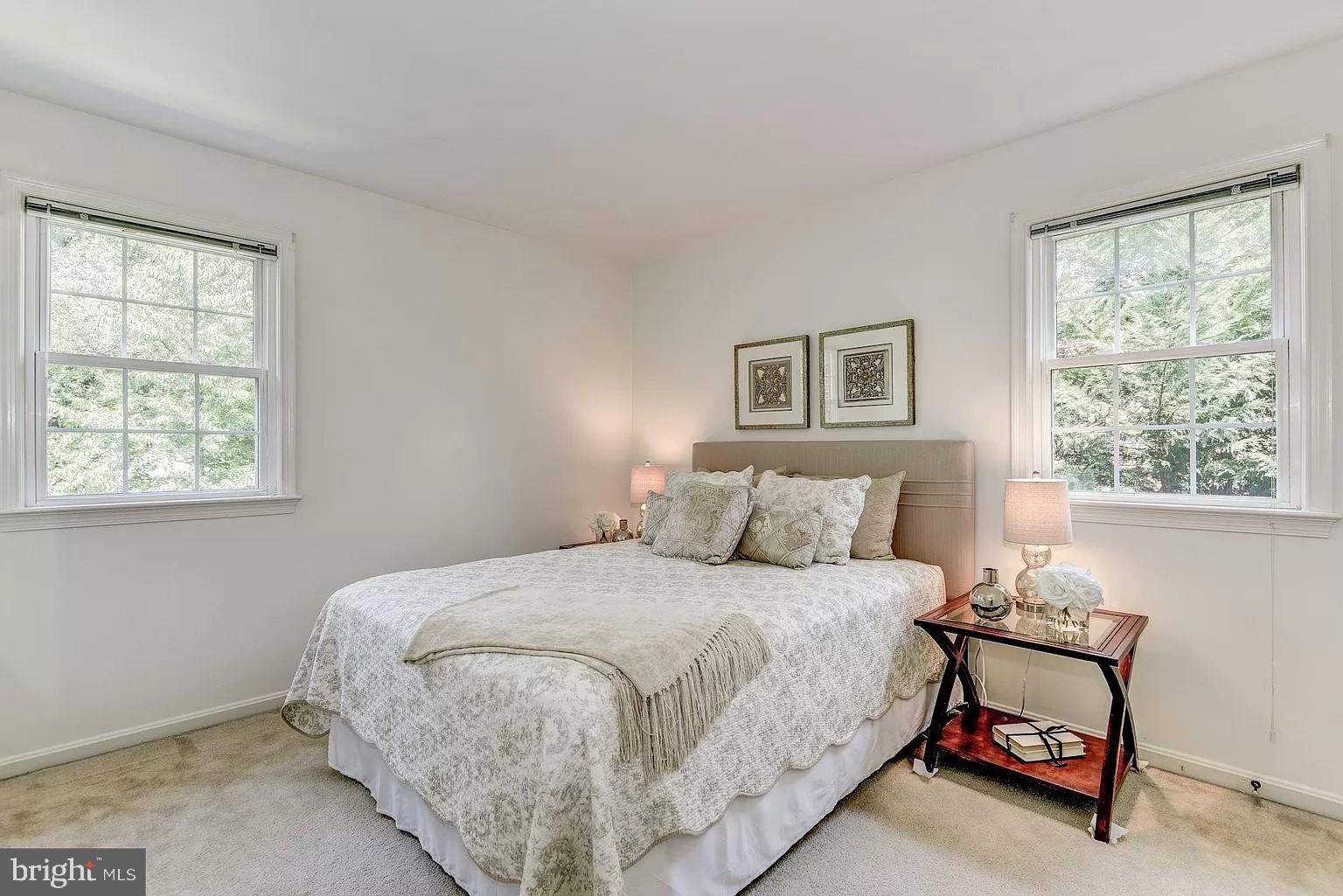 KINGS MANOR - Residential Lease