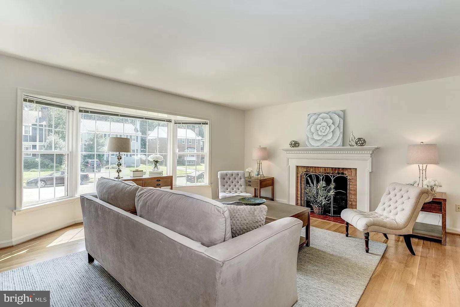 KINGS MANOR - Residential Lease