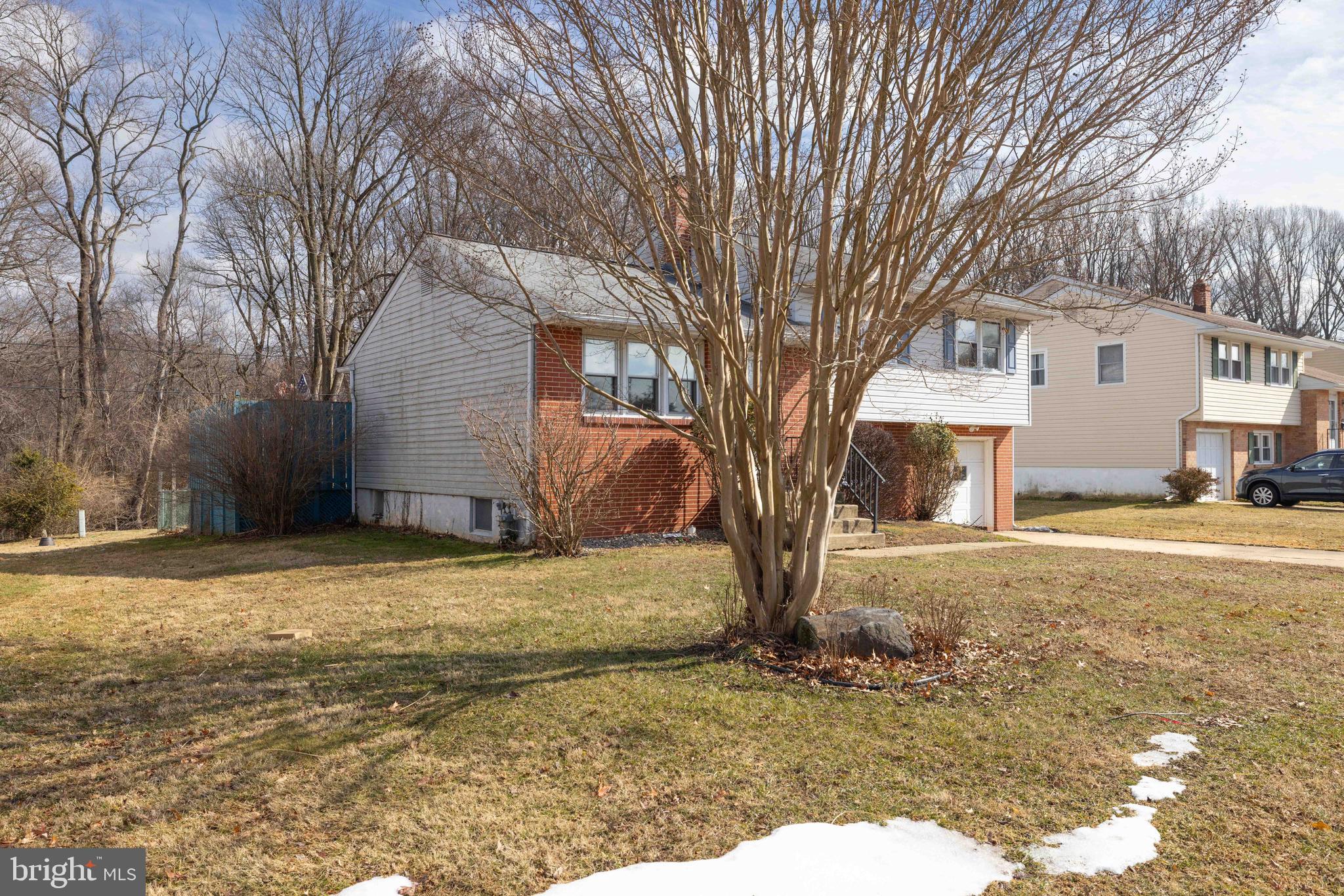 2817 E OAKLAND DRIVE