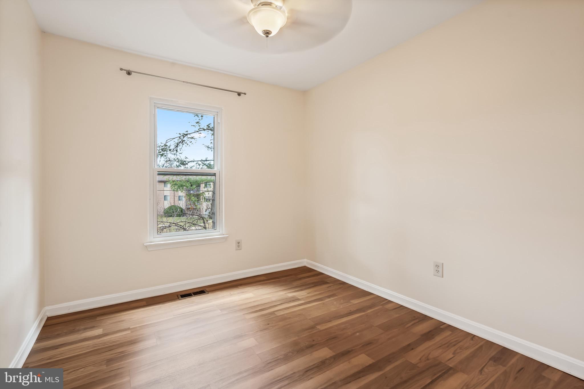 NEWPORT TOWNE PLAT EIGHT - Residential Lease