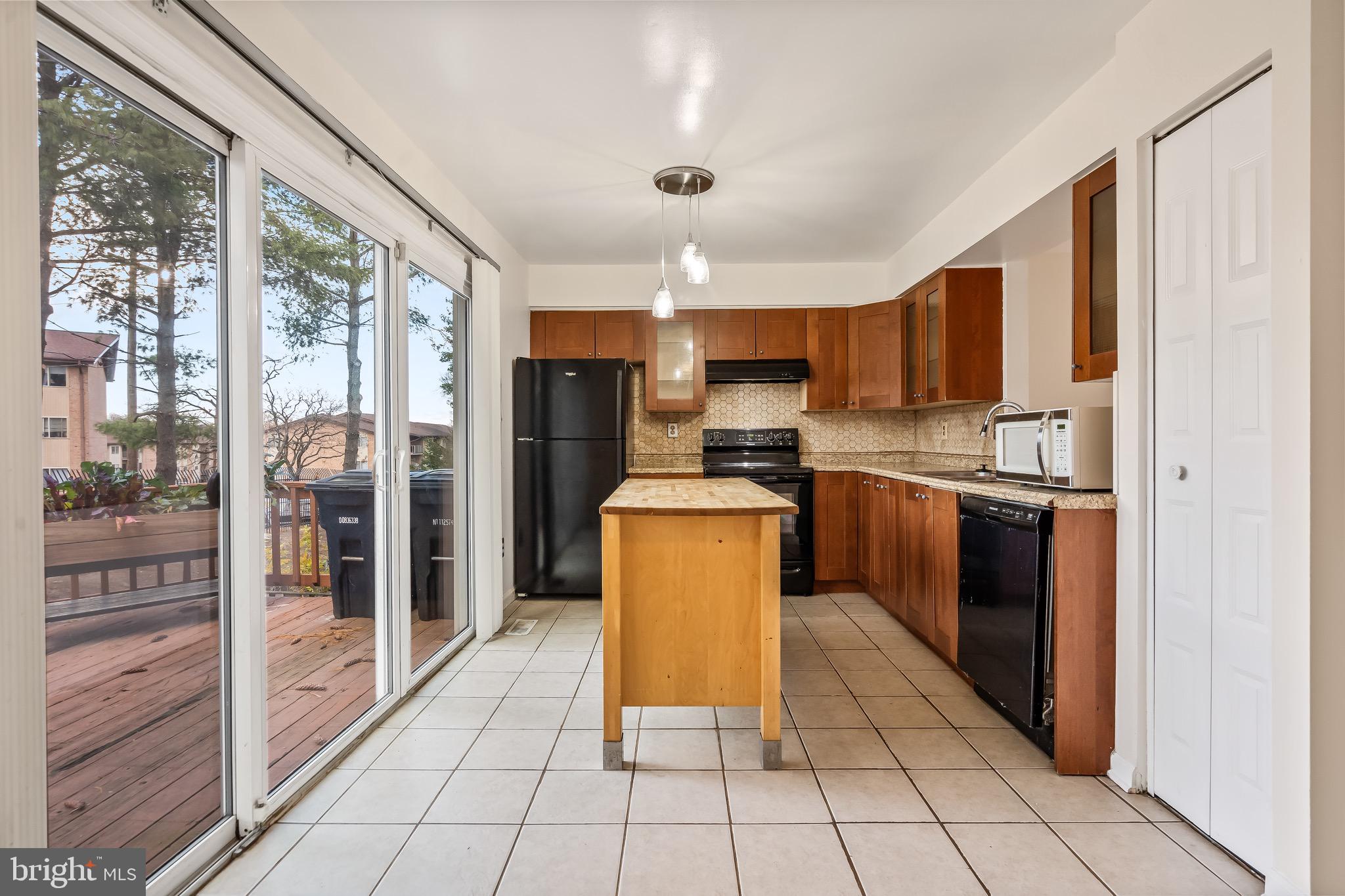 NEWPORT TOWNE PLAT EIGHT - Residential Lease