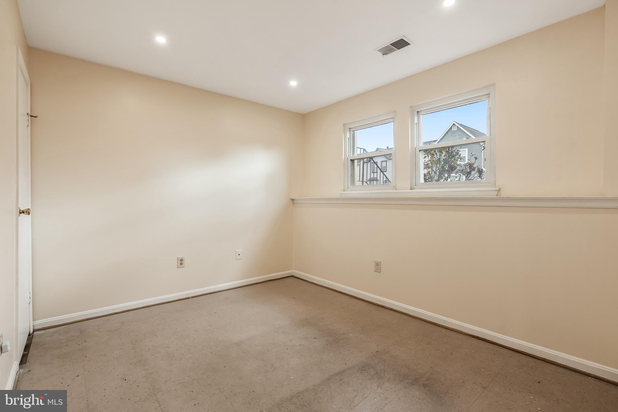 NEWPORT TOWNE PLAT EIGHT - Residential Lease