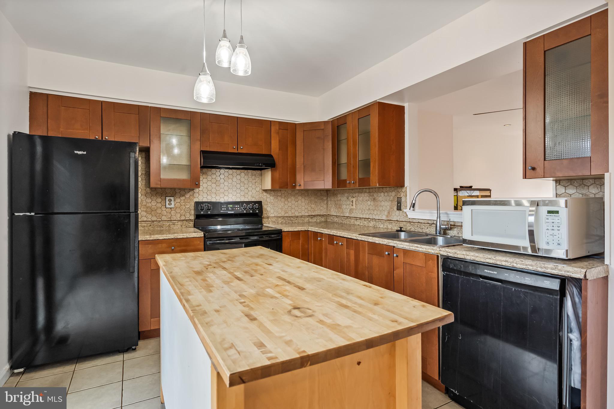 NEWPORT TOWNE PLAT EIGHT - Residential Lease