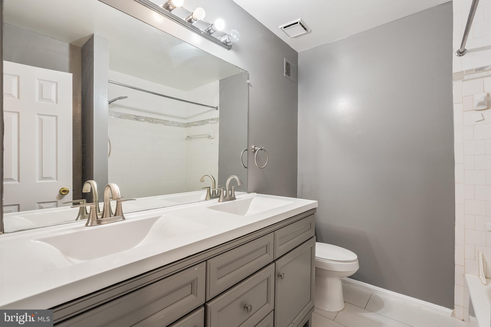 NEWPORT TOWNE PLAT EIGHT - Residential Lease