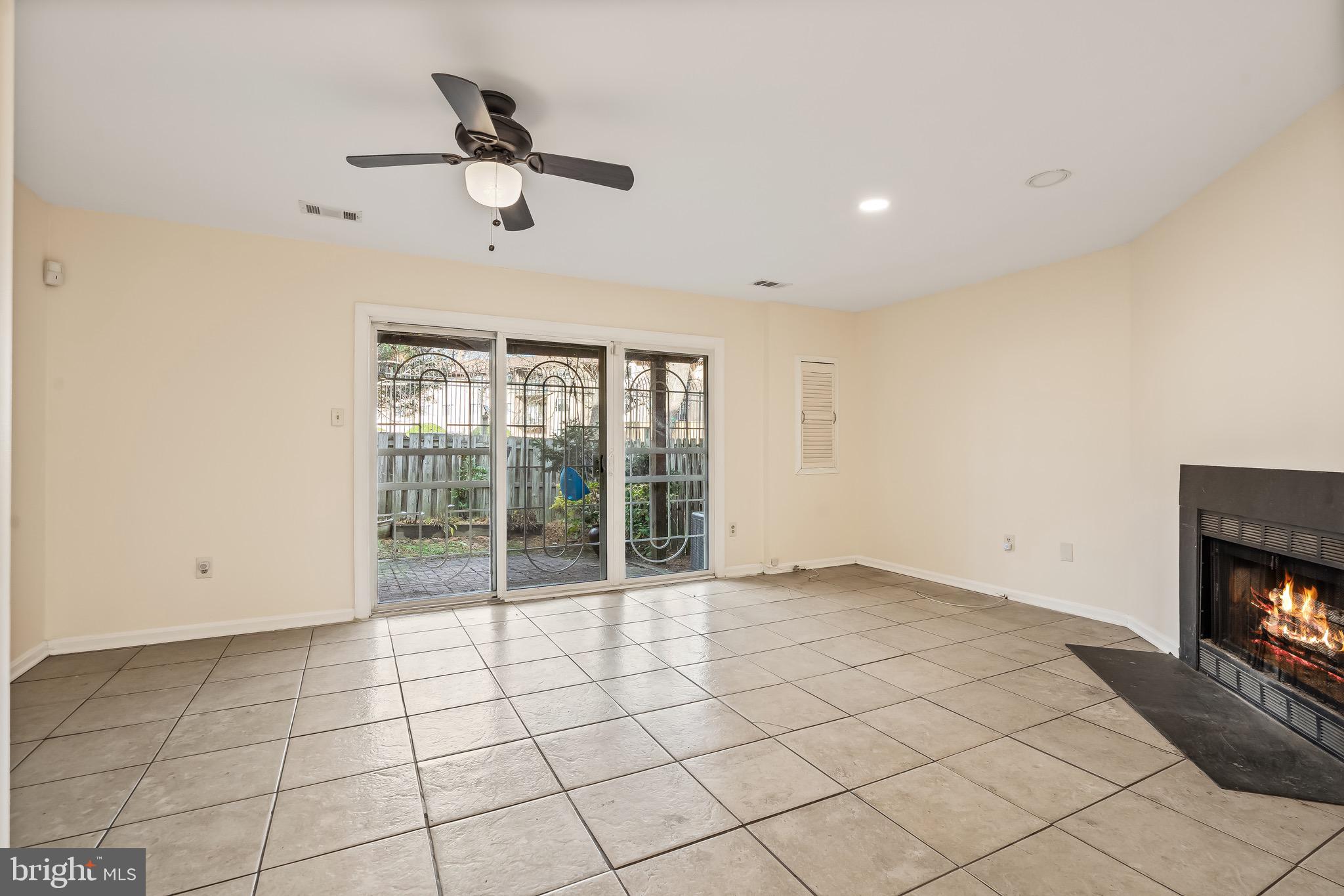 NEWPORT TOWNE PLAT EIGHT - Residential Lease