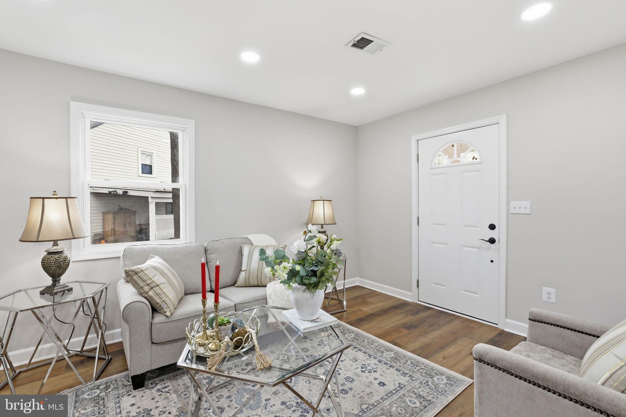 LANDOVER - Residential