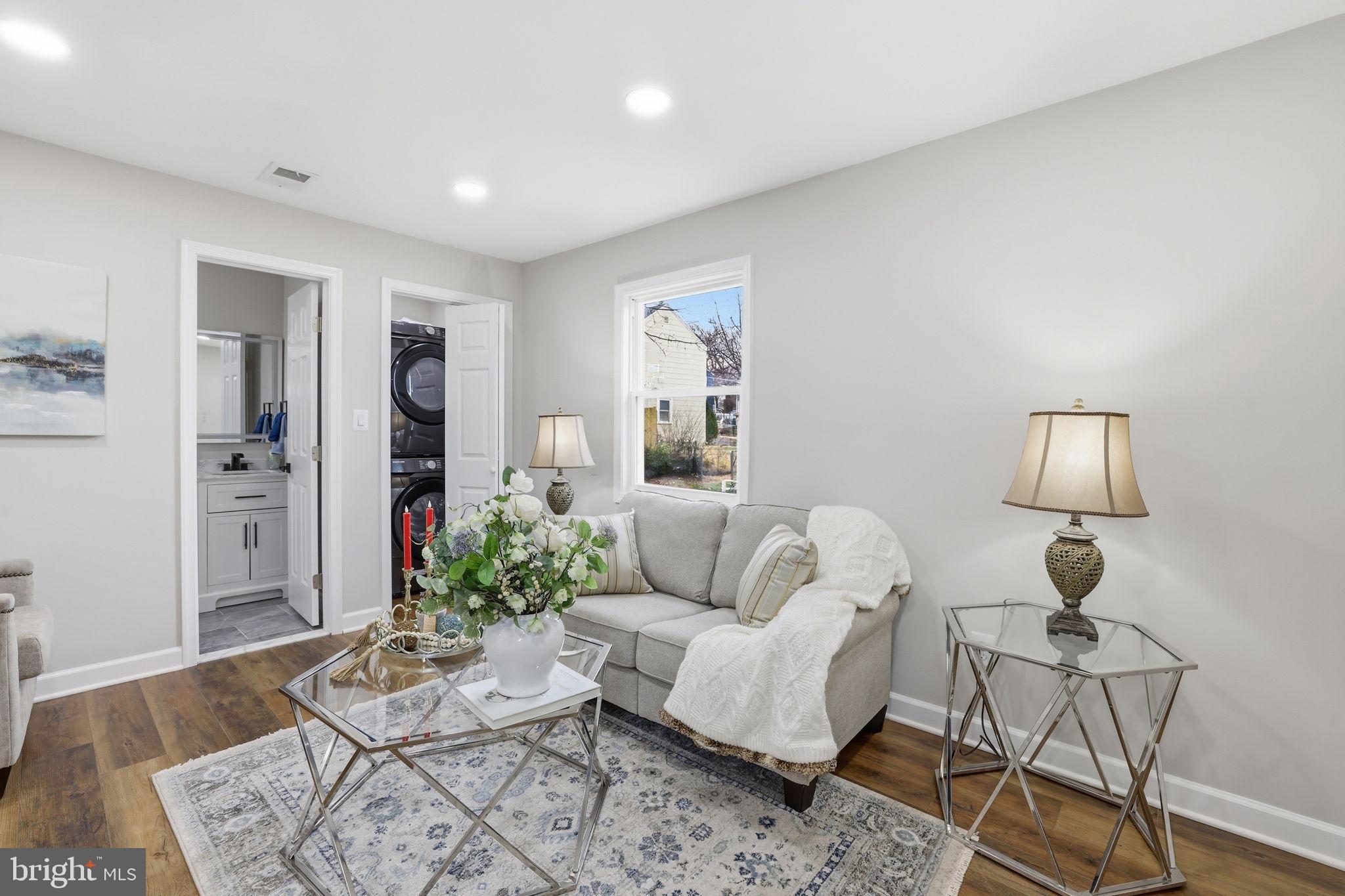 LANDOVER - Residential