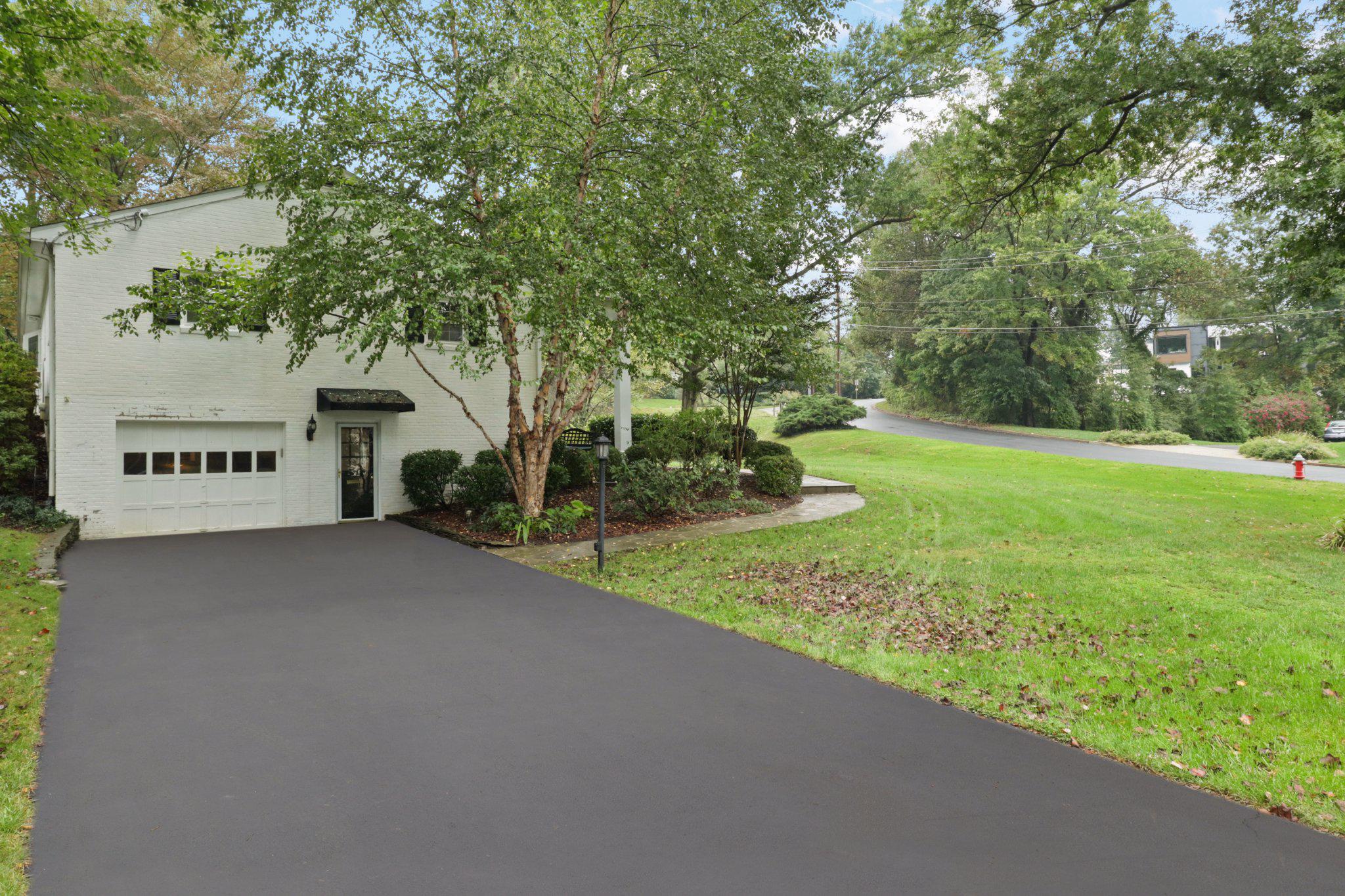 1521 FOREST VILLA LANE