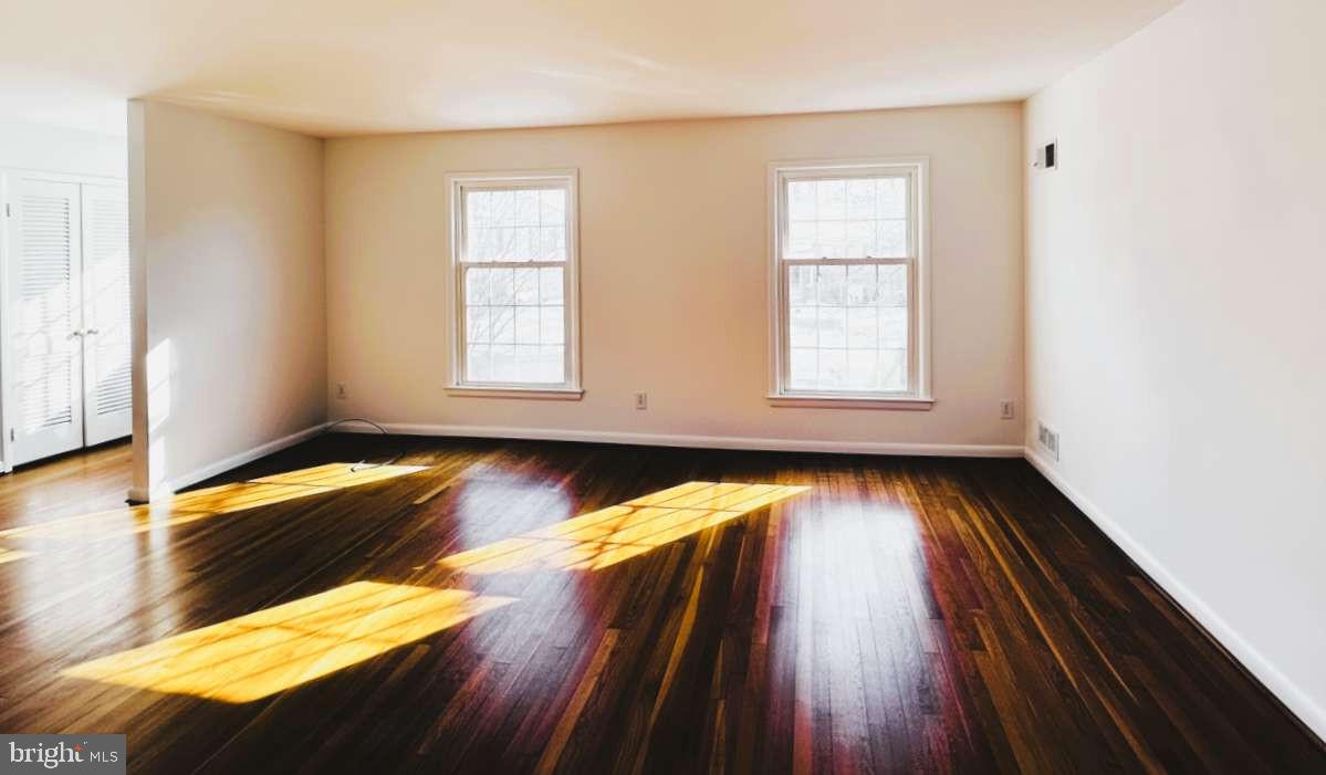 COUNTRY CLUB HILLS - Residential