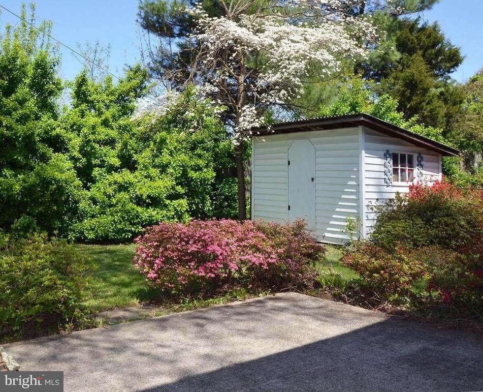 COUNTRY CLUB HILLS - Residential