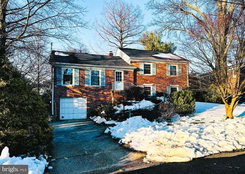 Photo of 5807 Ogden Court, BETHESDA, MD 20816 (MLS # MDMC2217248)