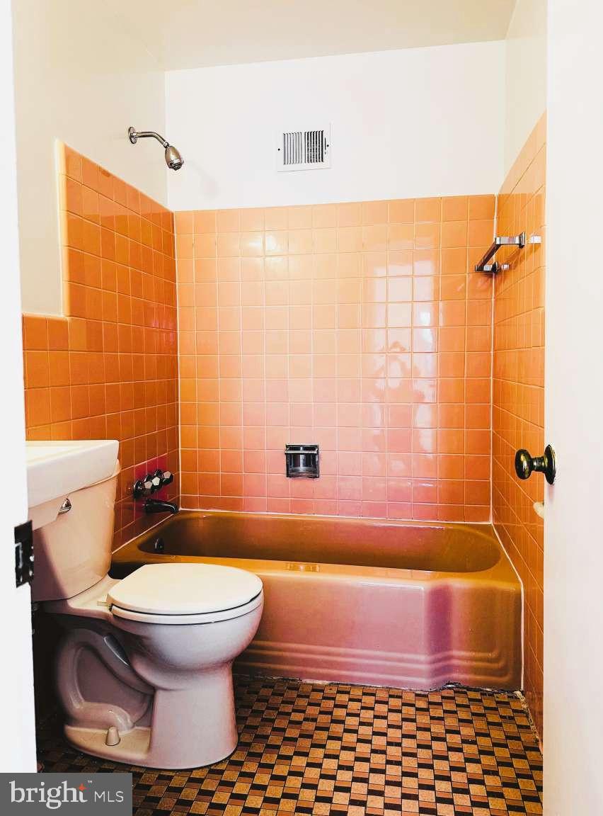 COUNTRY CLUB HILLS - Residential