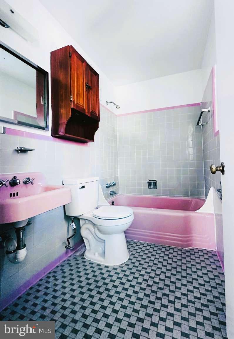 COUNTRY CLUB HILLS - Residential