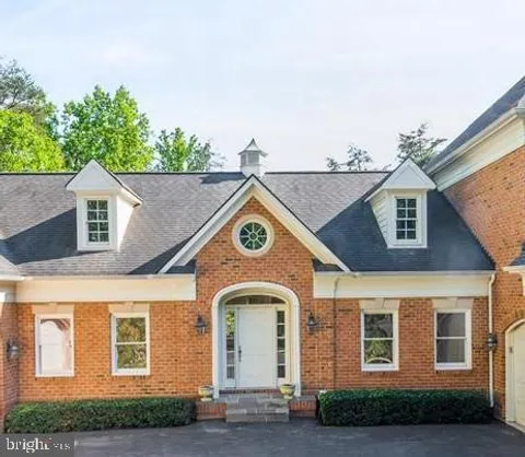 11901 Thomas Avenue, Great Falls, VA MLS: VAFX2232238