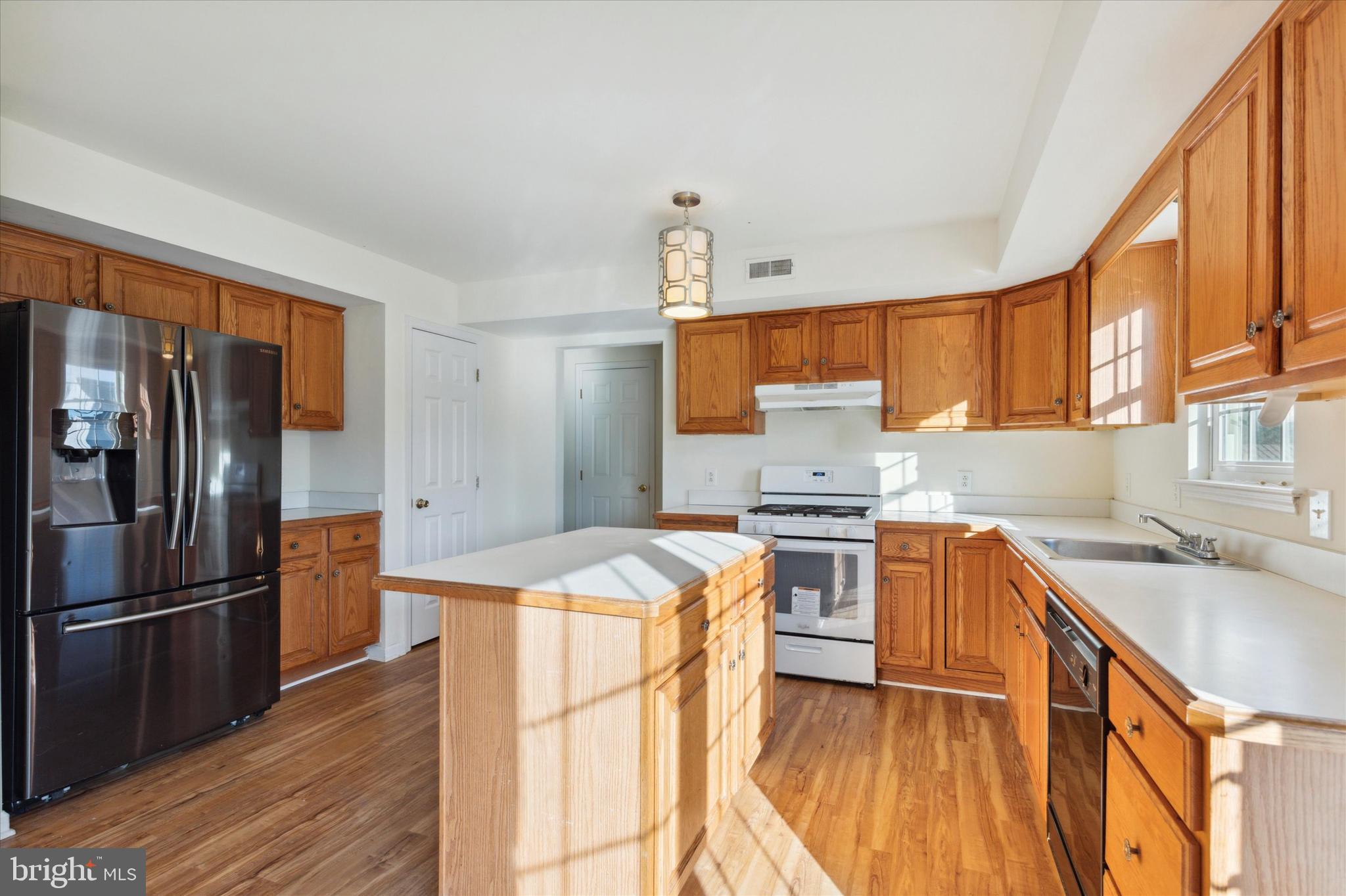 HUNTERS RUN - Residential Lease