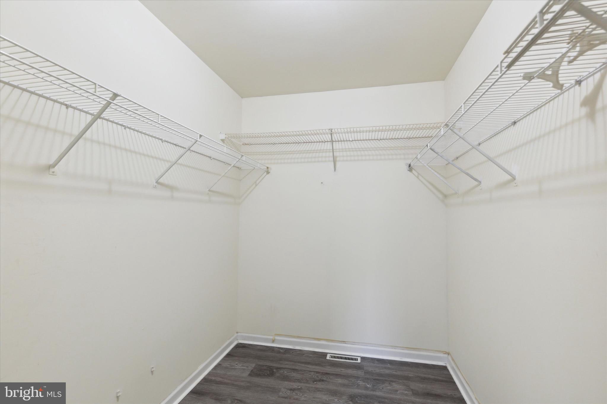 HUNTERS RUN - Residential Lease