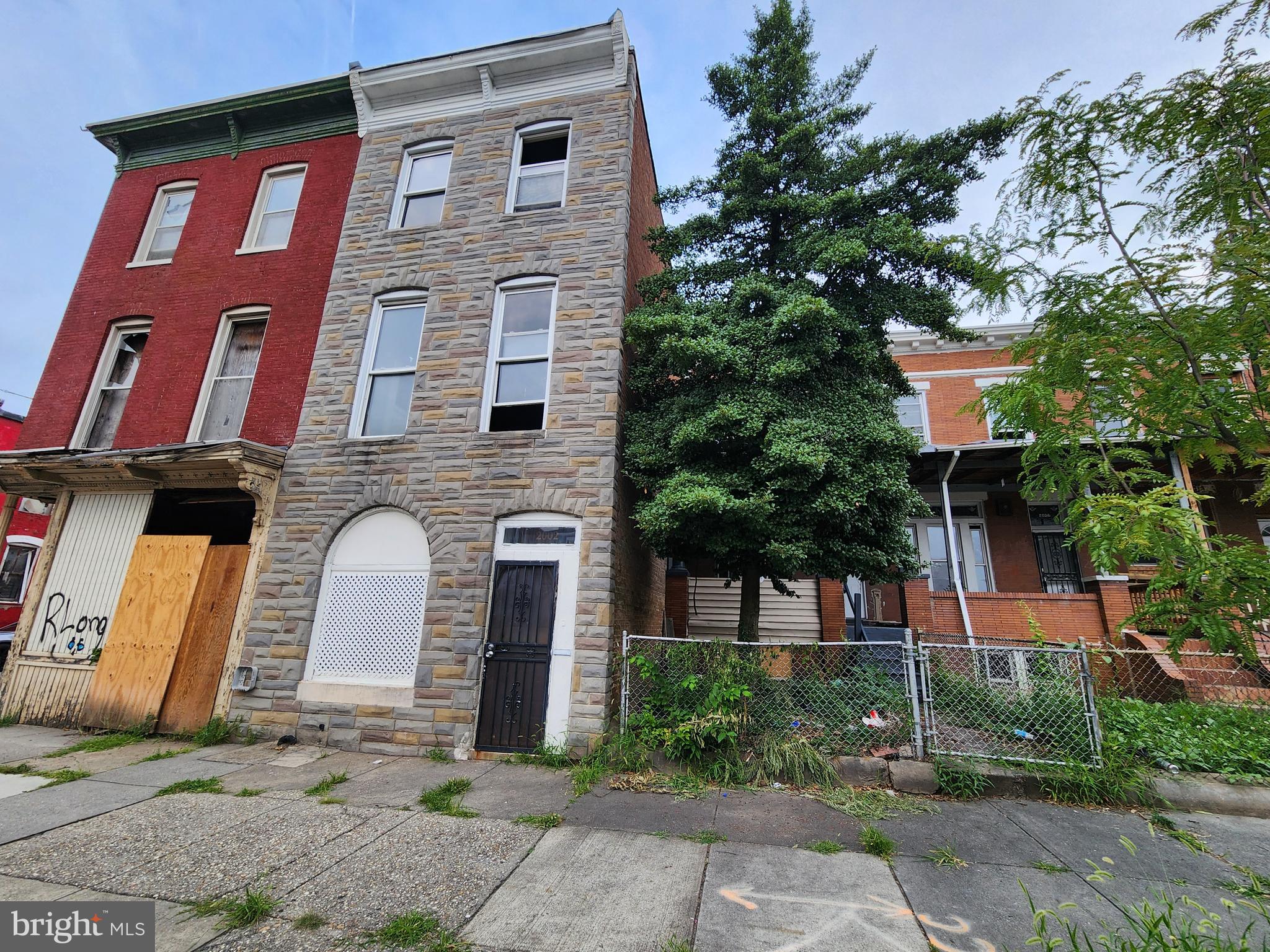 ONLINE AUCTION: Bidding begins 8/22/2025 @ 10:00 AM. Bidding ends 8/26/2025 @ 11:00 AM. List Price is Suggested Opening Bid. Deposit: $15,000. This property is located in the South Clifton Park neighborhood of East Baltimore within the East Monument Historic District area. It is situated near Clifton Park, a large public space offering sports facilities and open green areas. Nearby destinations include Erdman Shopping Center and several neighborhood eateries and retail shops. The property also provides easy access to U.S. Route 40 (Pulaski Highway), a major traffic artery connecting to downtown Baltimore and surrounding areas.