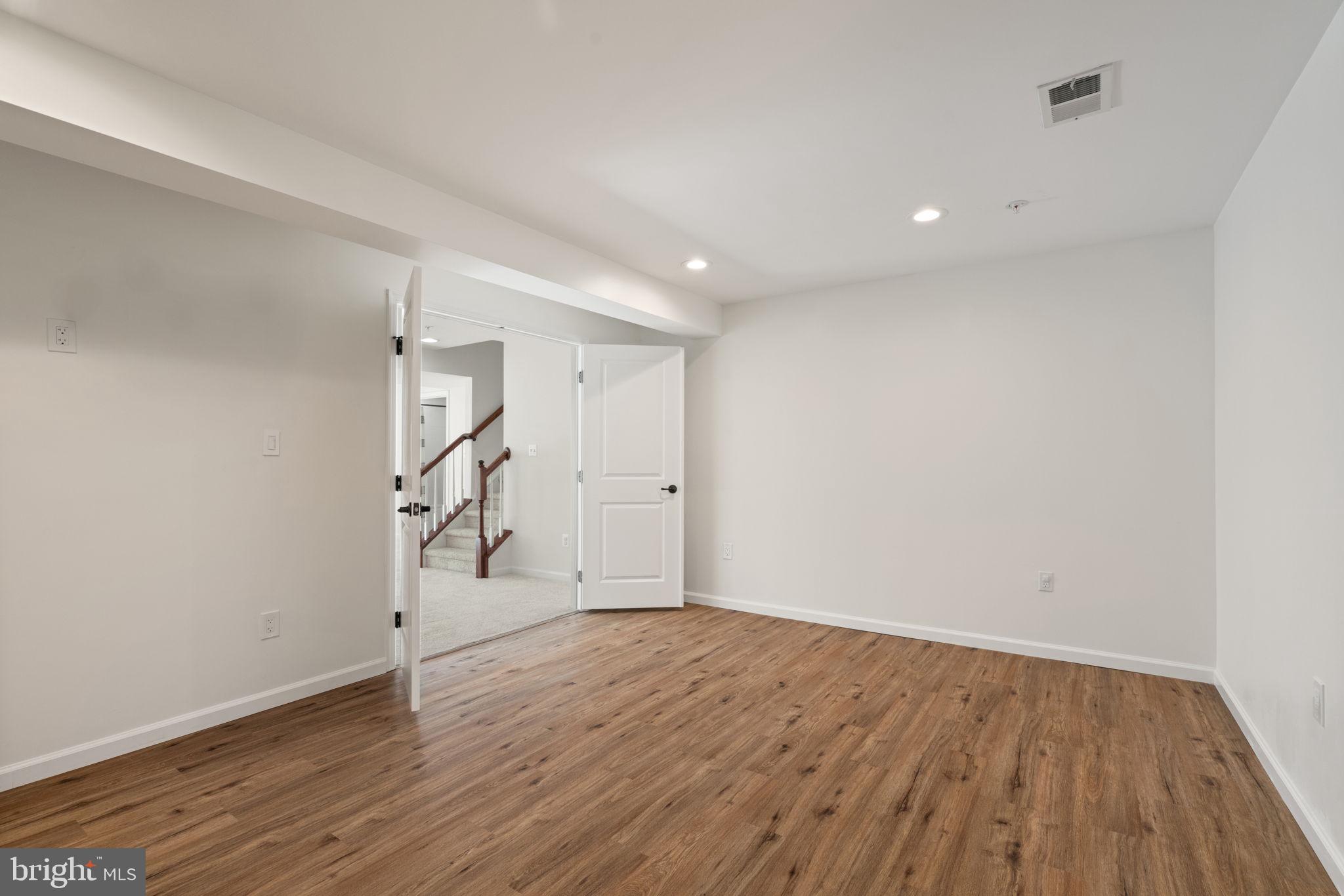 POTOMAC SHORES - Residential