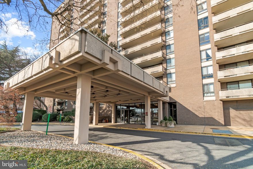 Spacious two-bedroom, two-full-bath condo boasting a stunning view, renovated in 2022. The monthly rent covers all utilities. Located in a gated community, amenities include outdoor swimming pools, fitness facilities (membership), a beautiful plaza courtyard, and 24/7 concierge service. Garage space#154 and storage#23 in room #1, Enjoy additional perks like a library, hair salon, and on-site management. Conveniently situated just minutes away from the Metro station, major roads such as Dulles Toll Rd. (267), 495 Beltway, and Route 66. Proximity to Tyson's Malls, shopping, and restaurants. Take advantage of the new pedestrian/bike bridge outside the gate, providing easy access over the Beltway to Tyson's Mall. The Regency enforces a pet-free policy; service and assistance animals are required to be verified and approved by management.