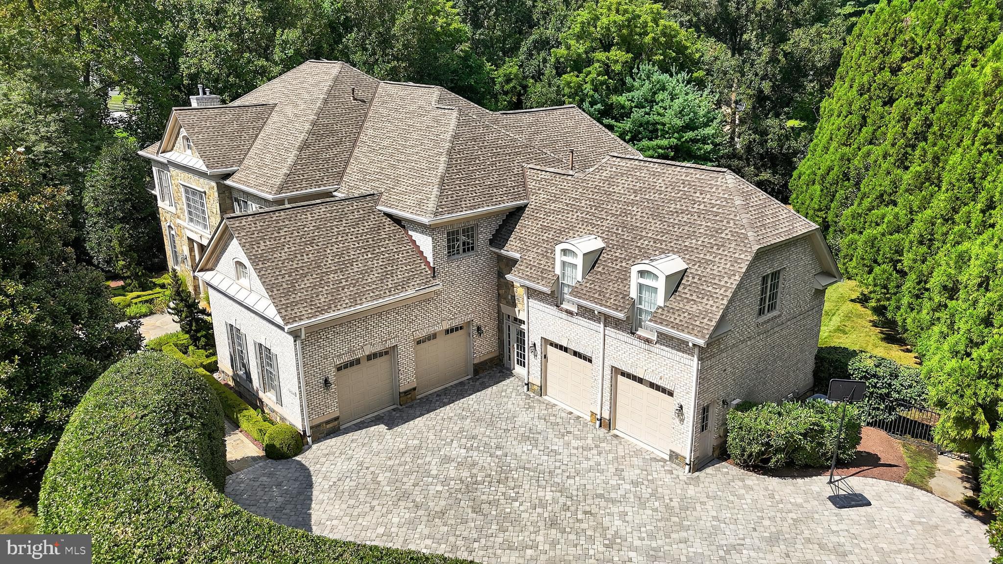 9864 WALKER GLEN COURT