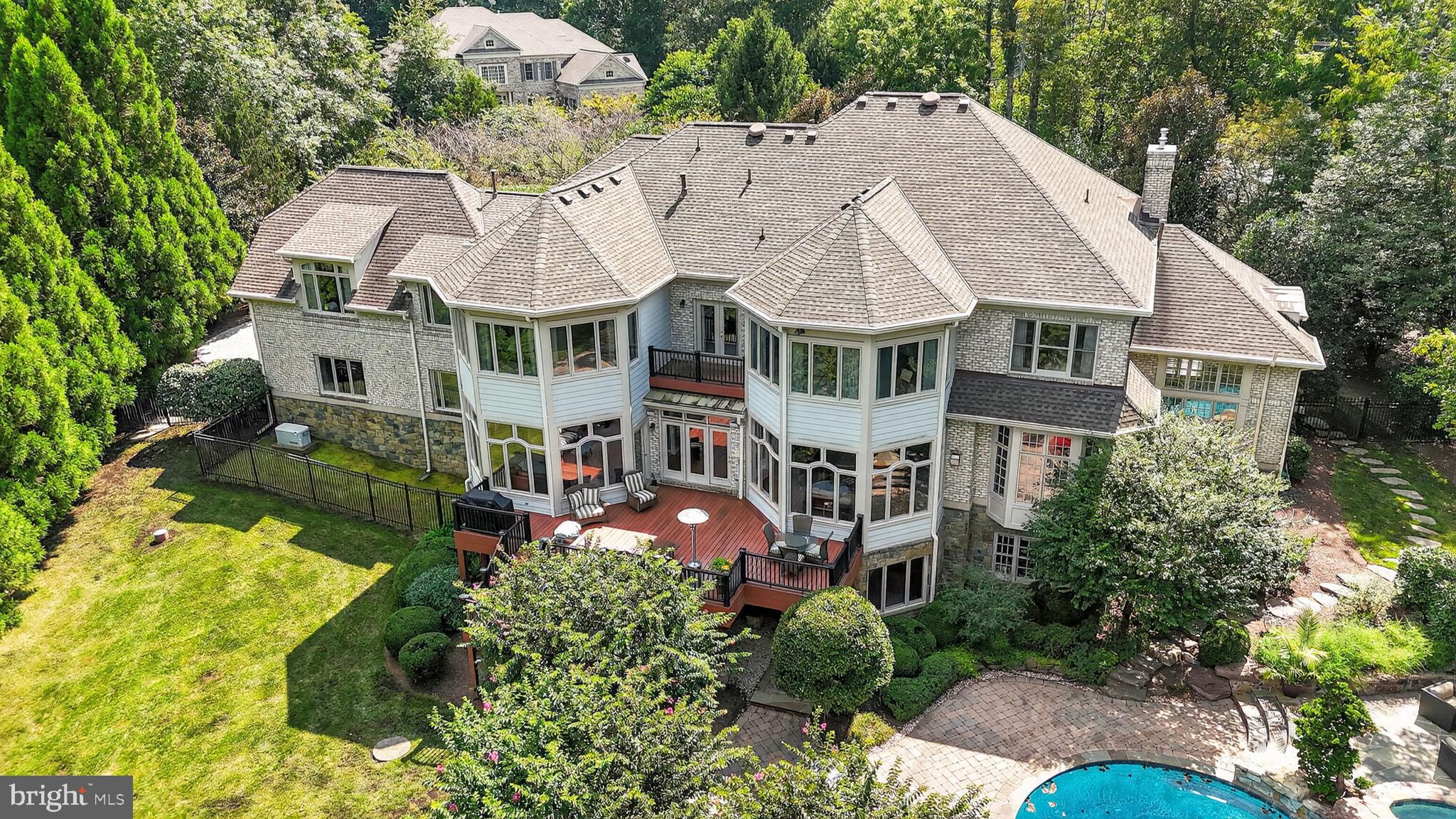 9864 WALKER GLEN COURT