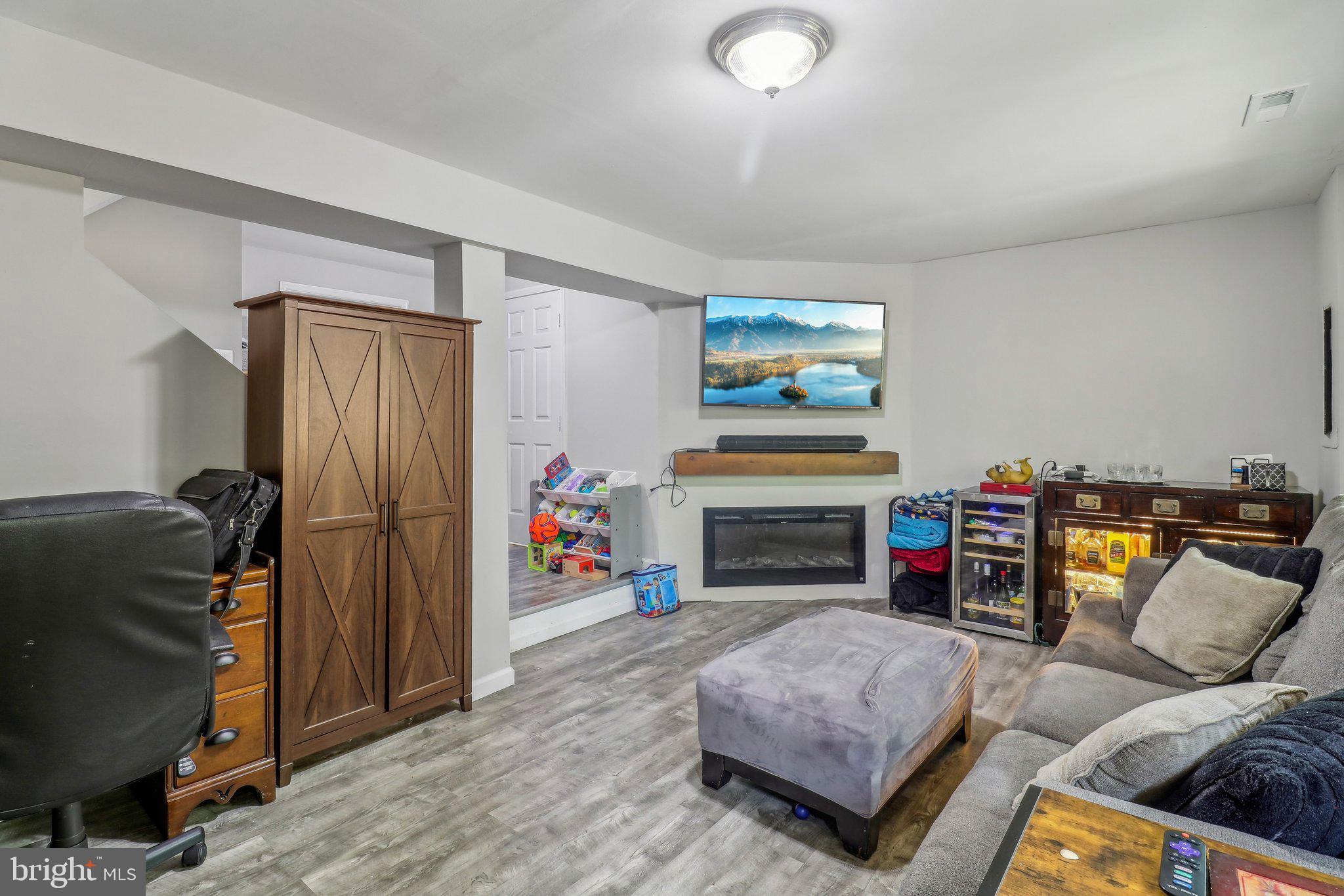 NEWINGTON FOREST - Residential