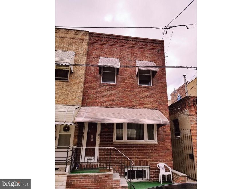 Large three bedroom house with hardwood floor, updated bathroom and a back yard. finish basement with washer and dryer . no Dog. tenant need to have over 4000 income a month and credit score over 600