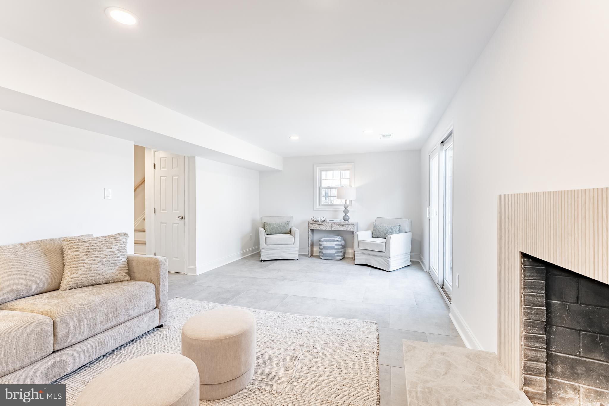 LAKE BRADDOCK - Residential