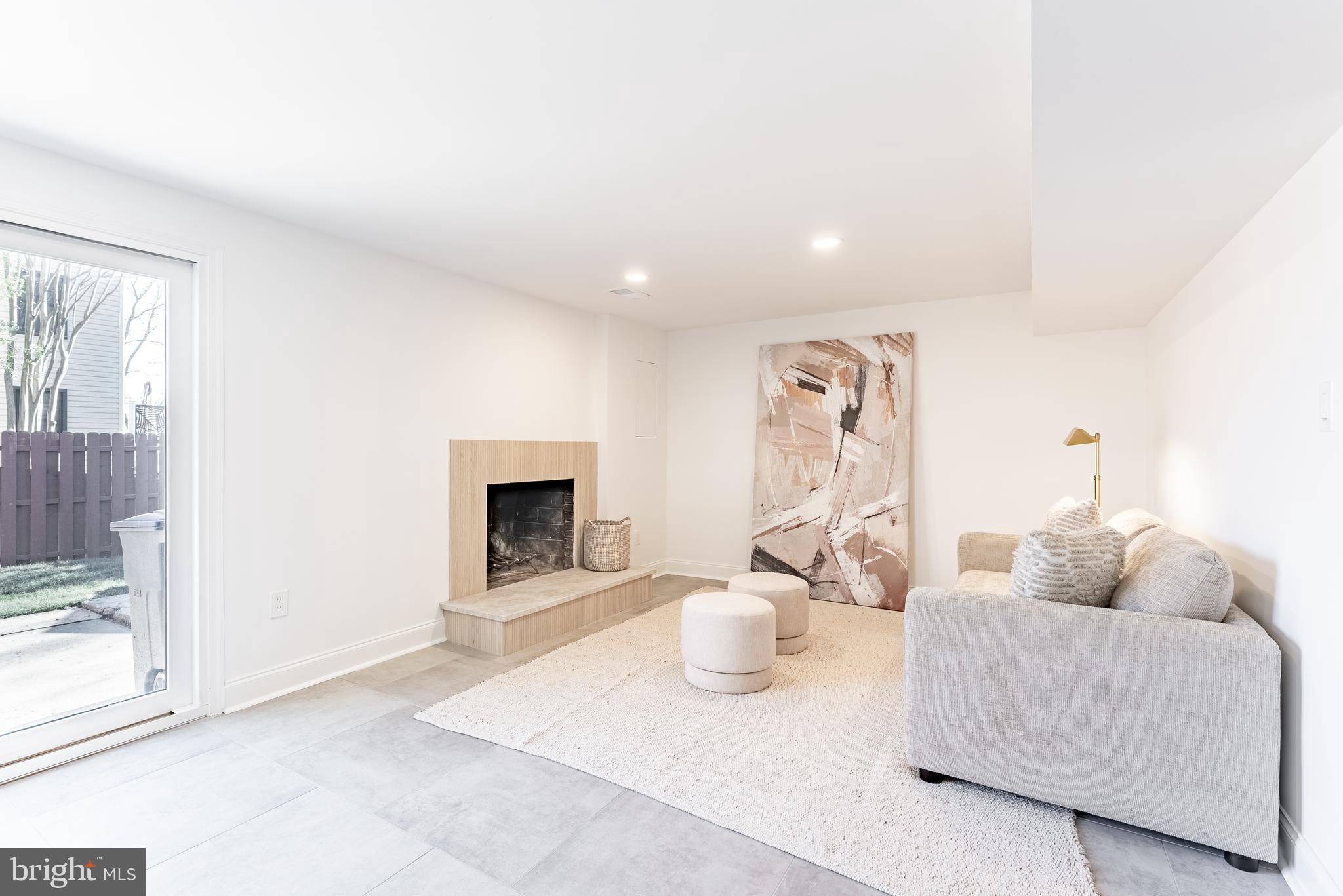 LAKE BRADDOCK - Residential