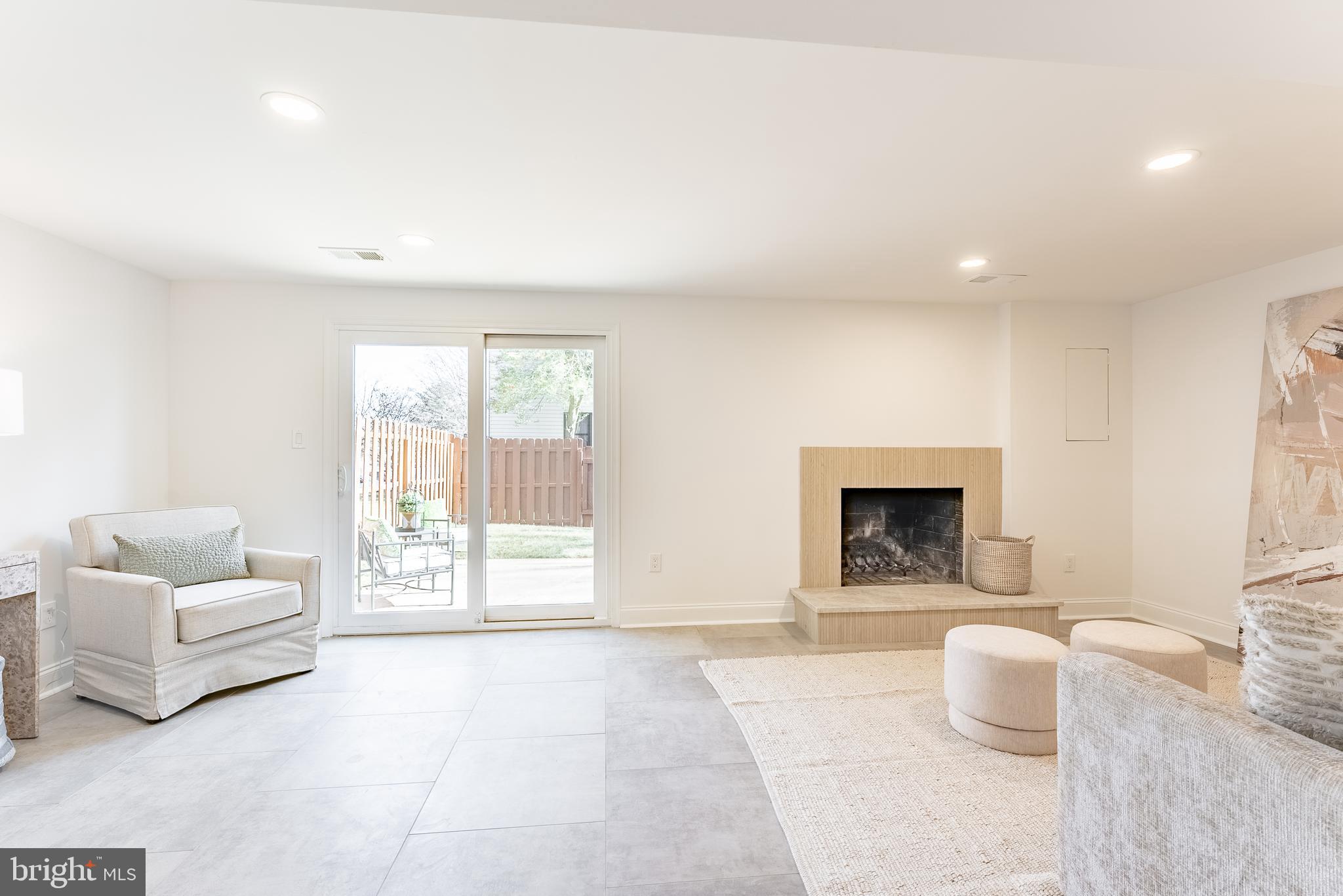 LAKE BRADDOCK - Residential