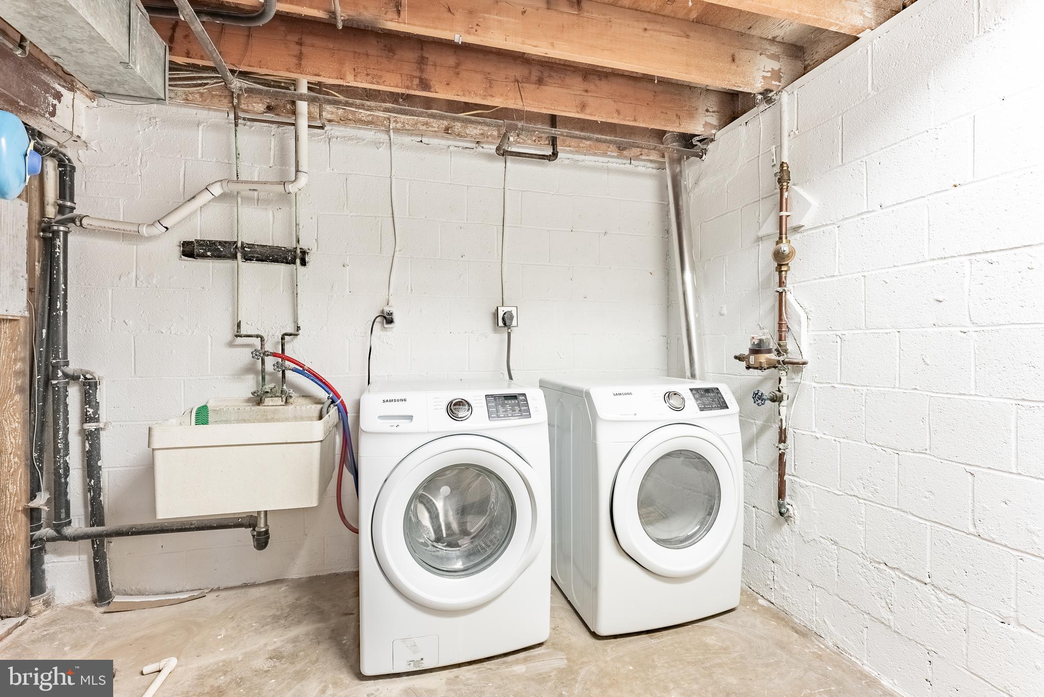 LAKE BRADDOCK - Residential