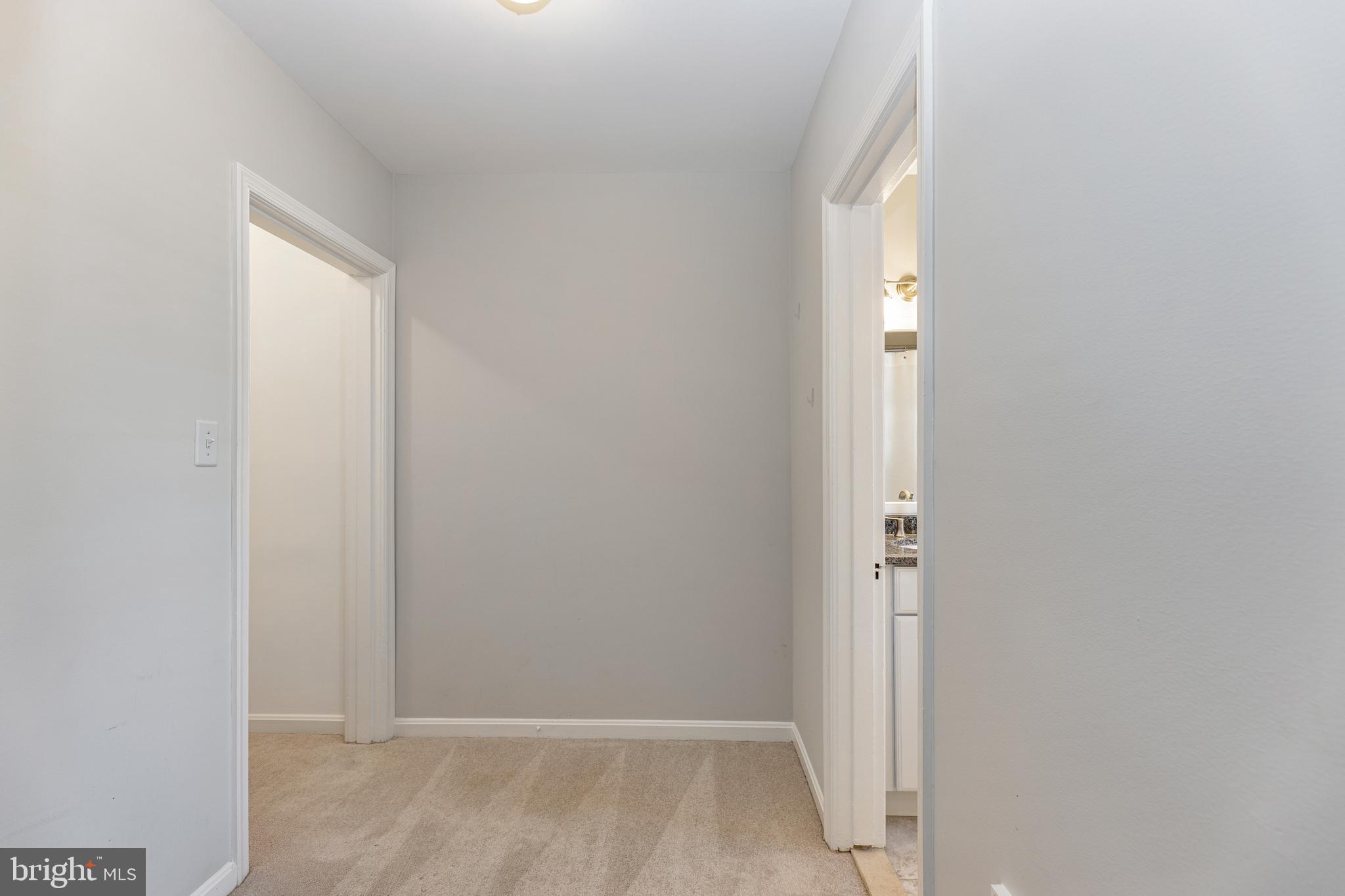 COLONIAL VILLAGE - Residential