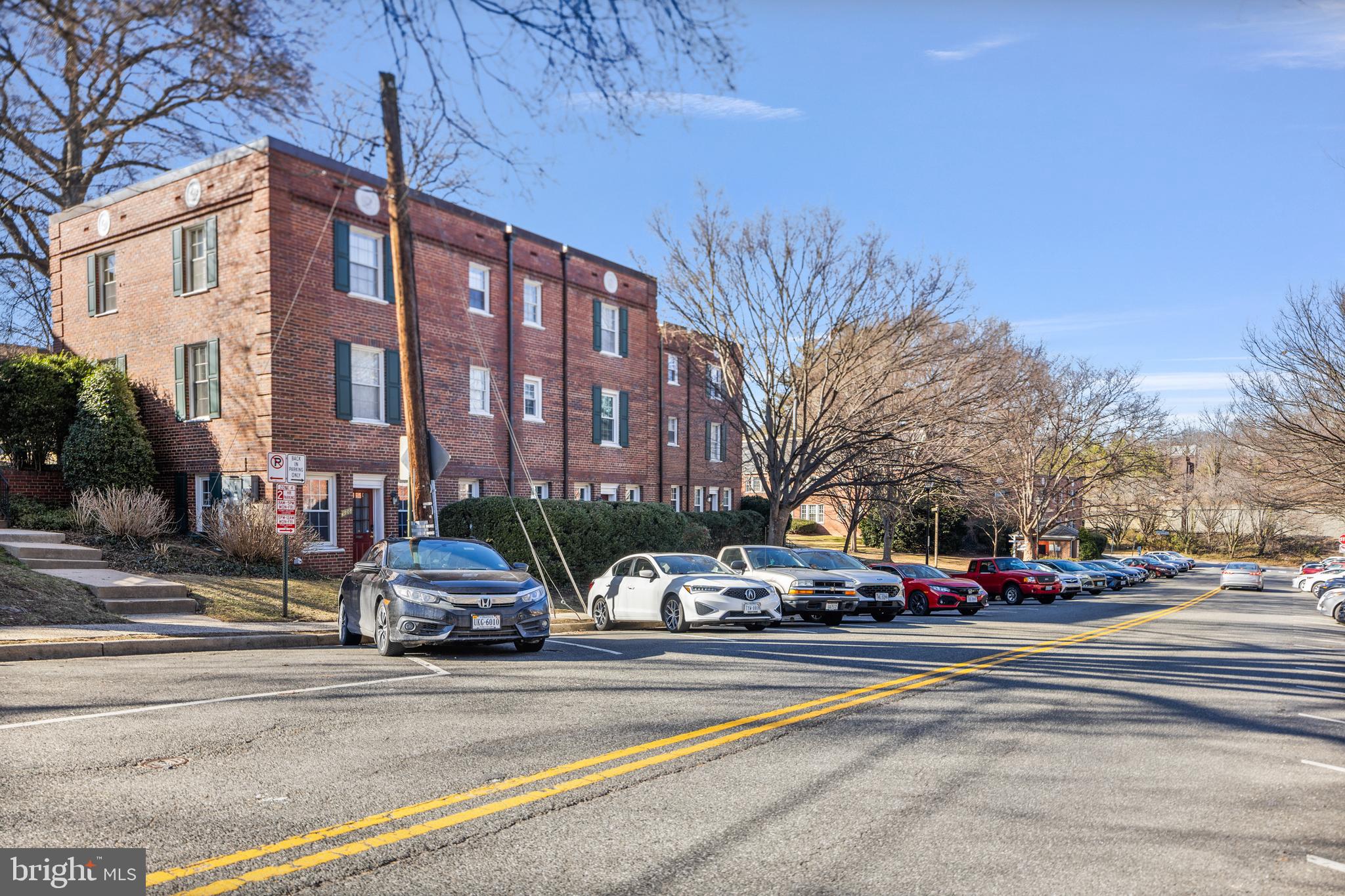 COLONIAL VILLAGE - Residential