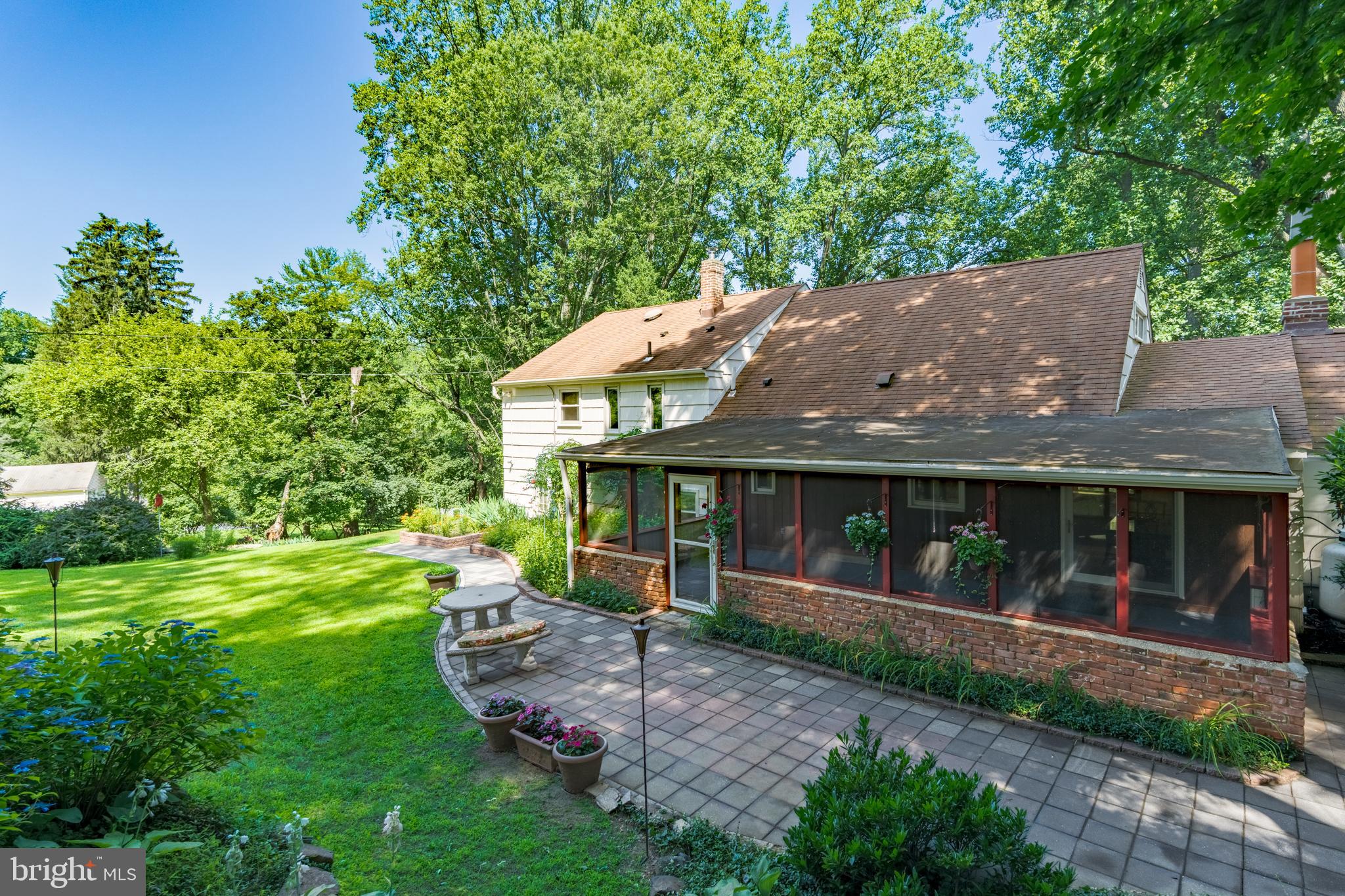 245 GREENTREE DR