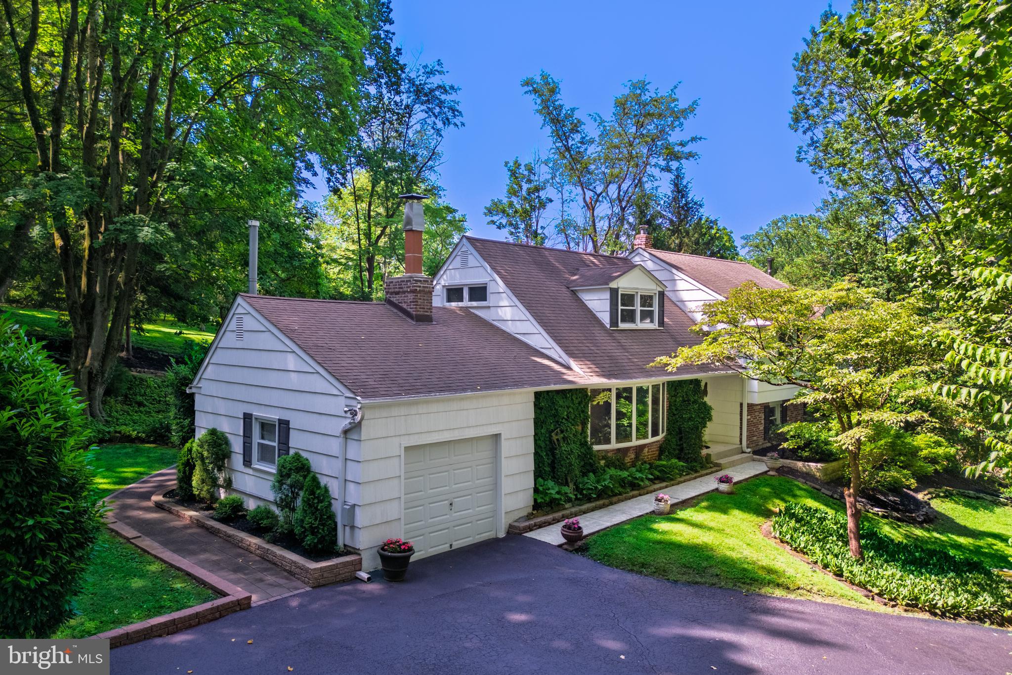 245 GREENTREE DR