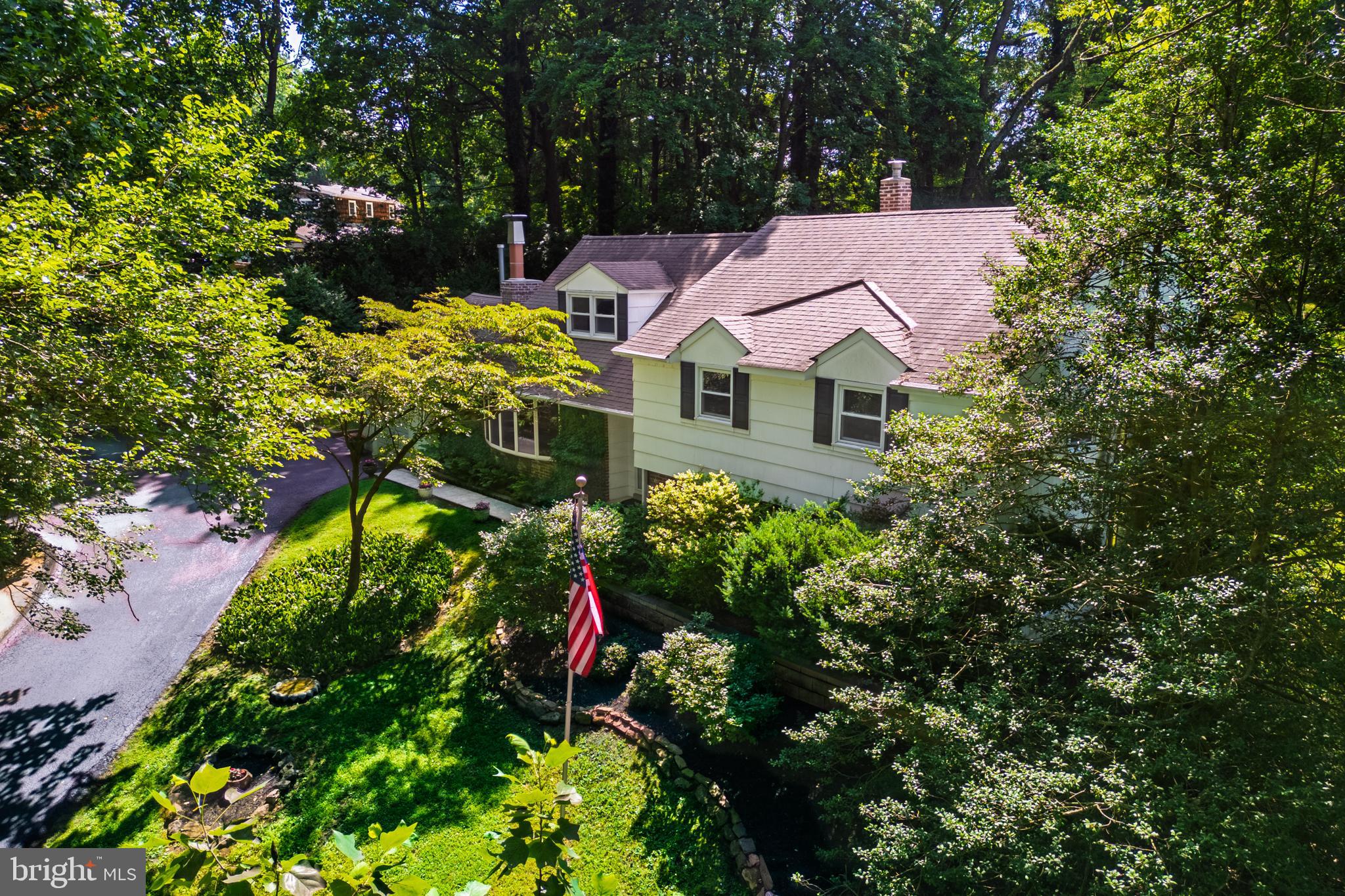 245 GREENTREE DR