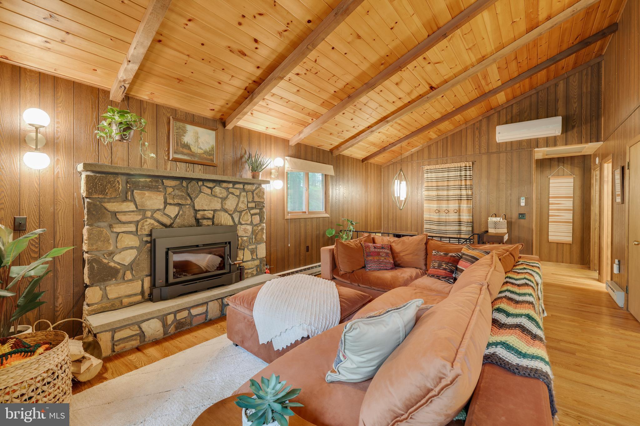 HIDEOUT THE - Residential