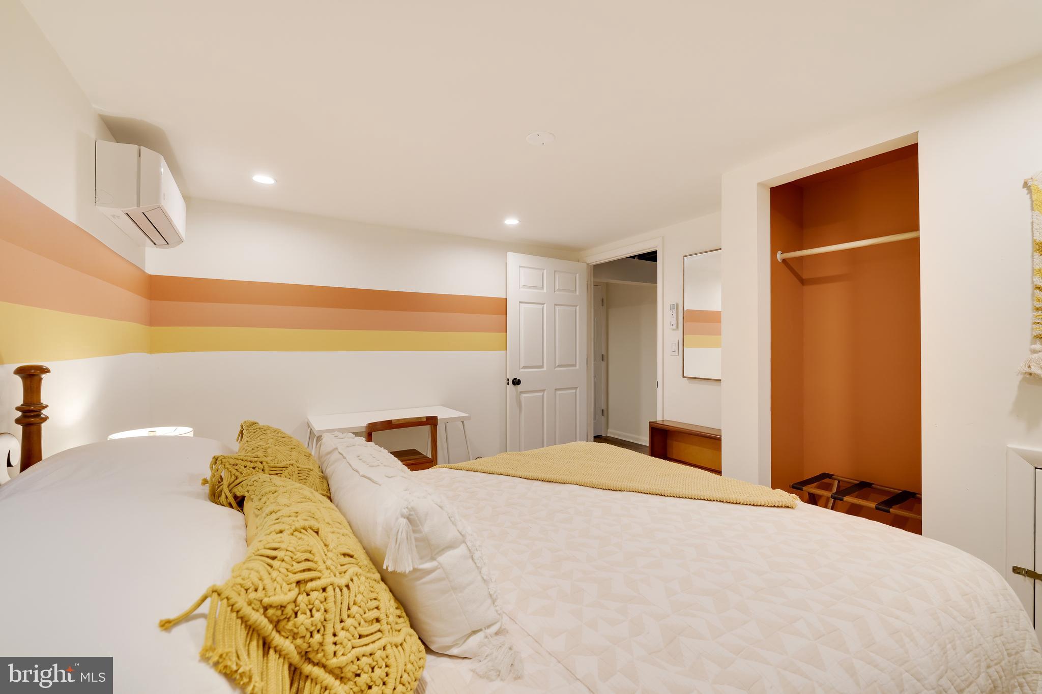 HIDEOUT THE - Residential