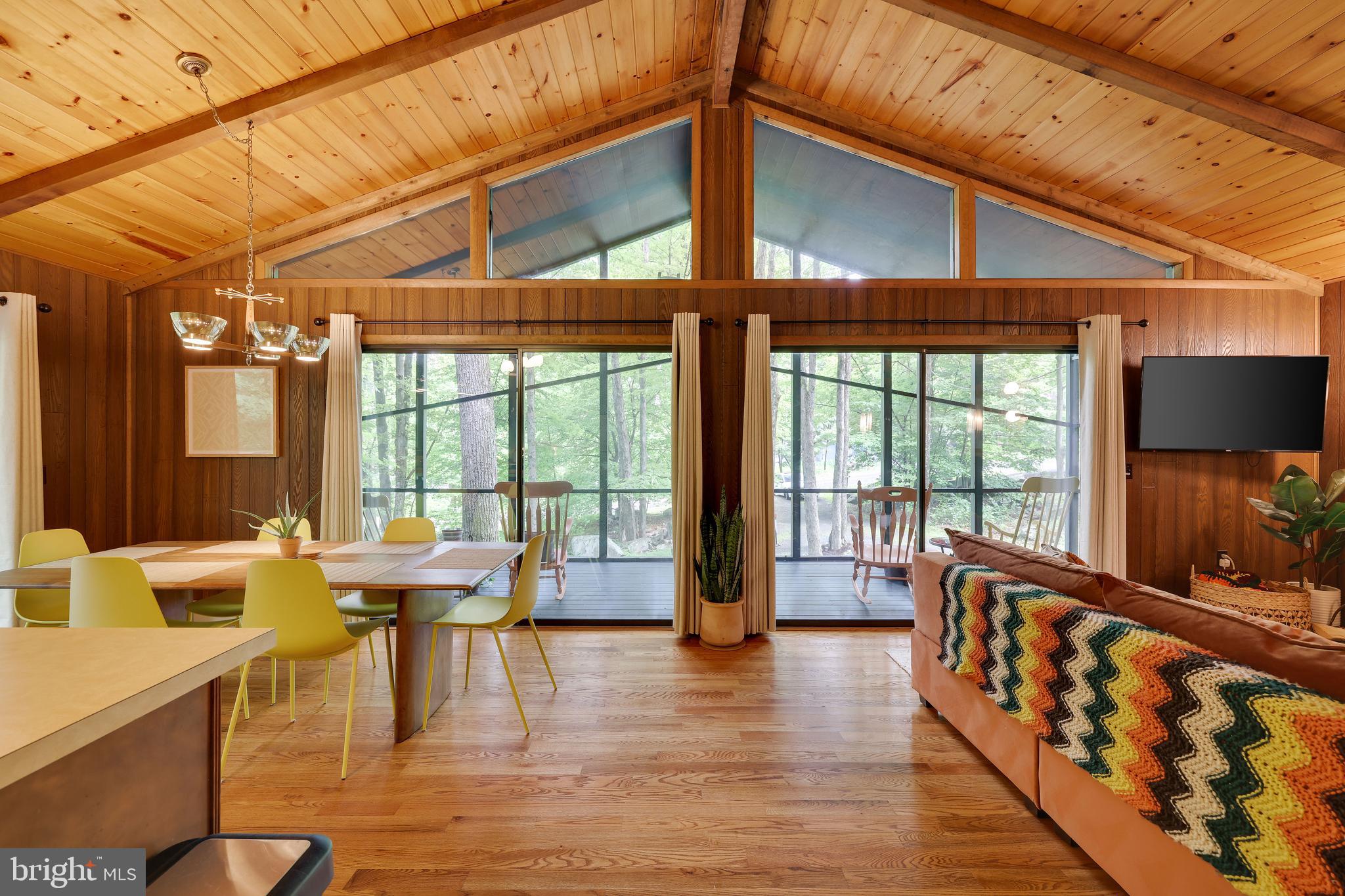 HIDEOUT THE - Residential