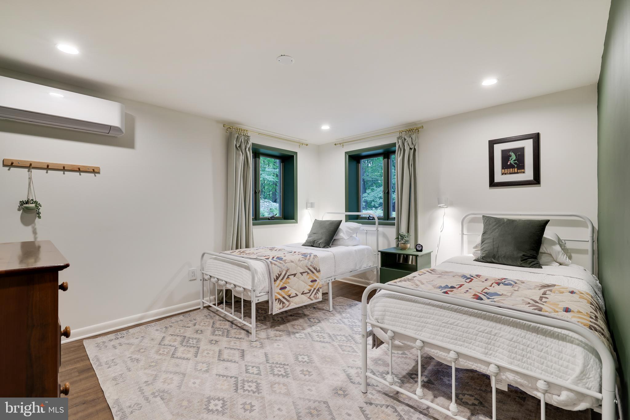 HIDEOUT THE - Residential