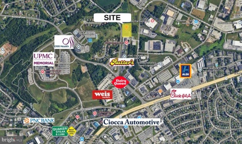Photo of 560 Greenbriar Road, YORK, PA 17404 (MLS # PAYK2110836)