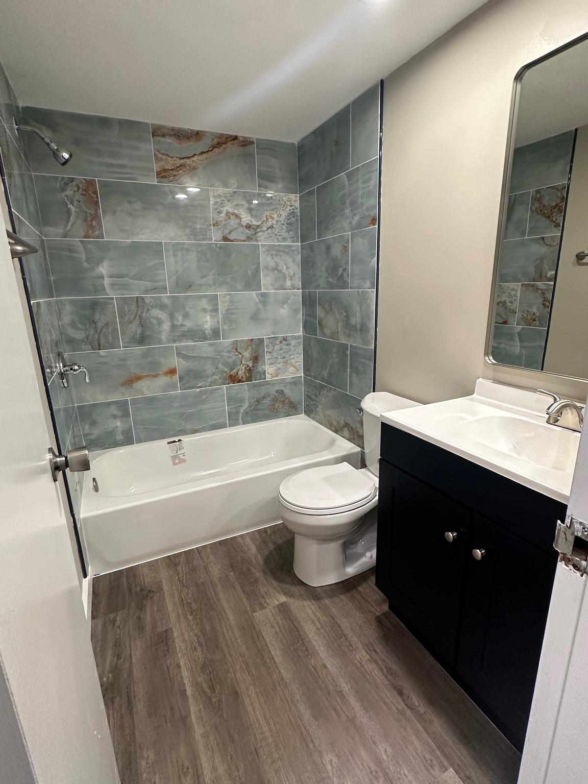 CENTER COURT - Residential