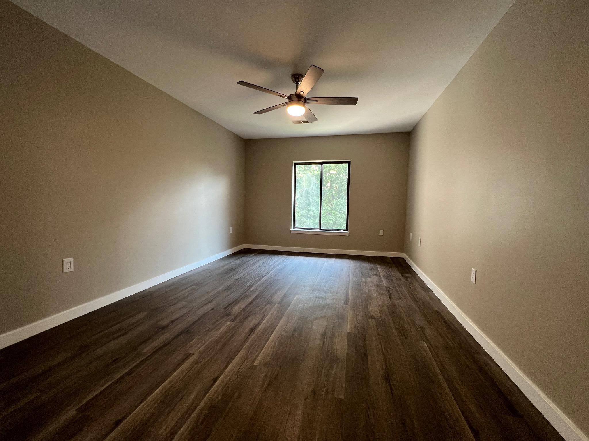 CENTER COURT - Residential