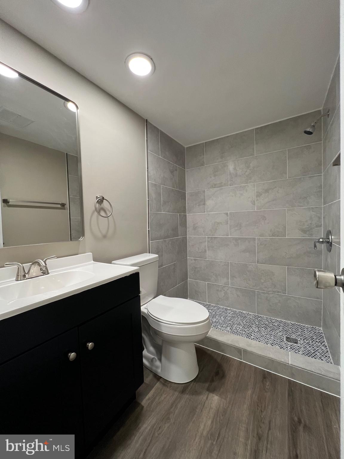 CENTER COURT - Residential