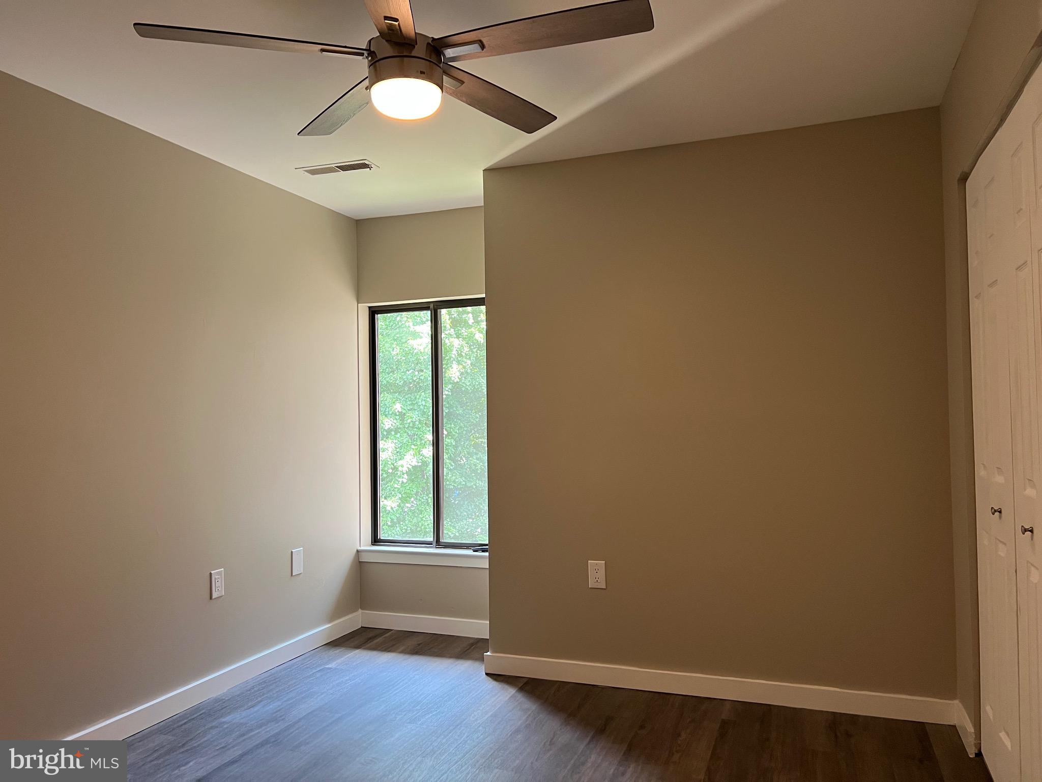 CENTER COURT - Residential