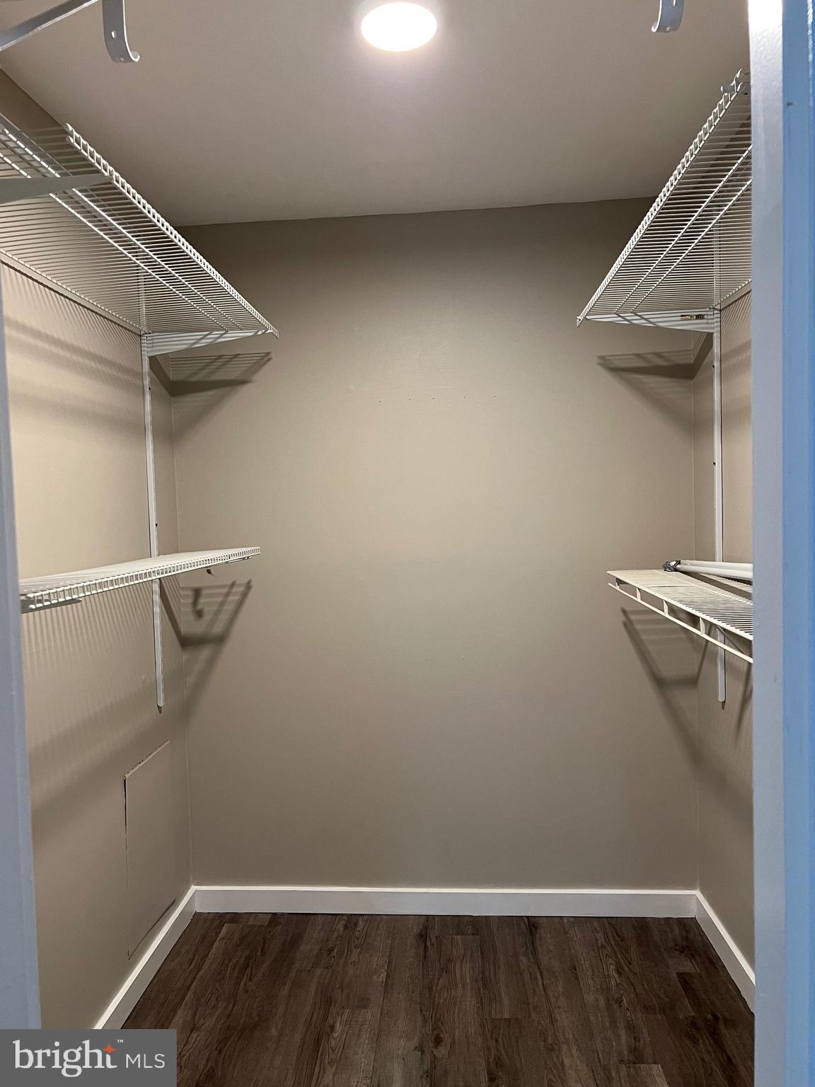 CENTER COURT - Residential