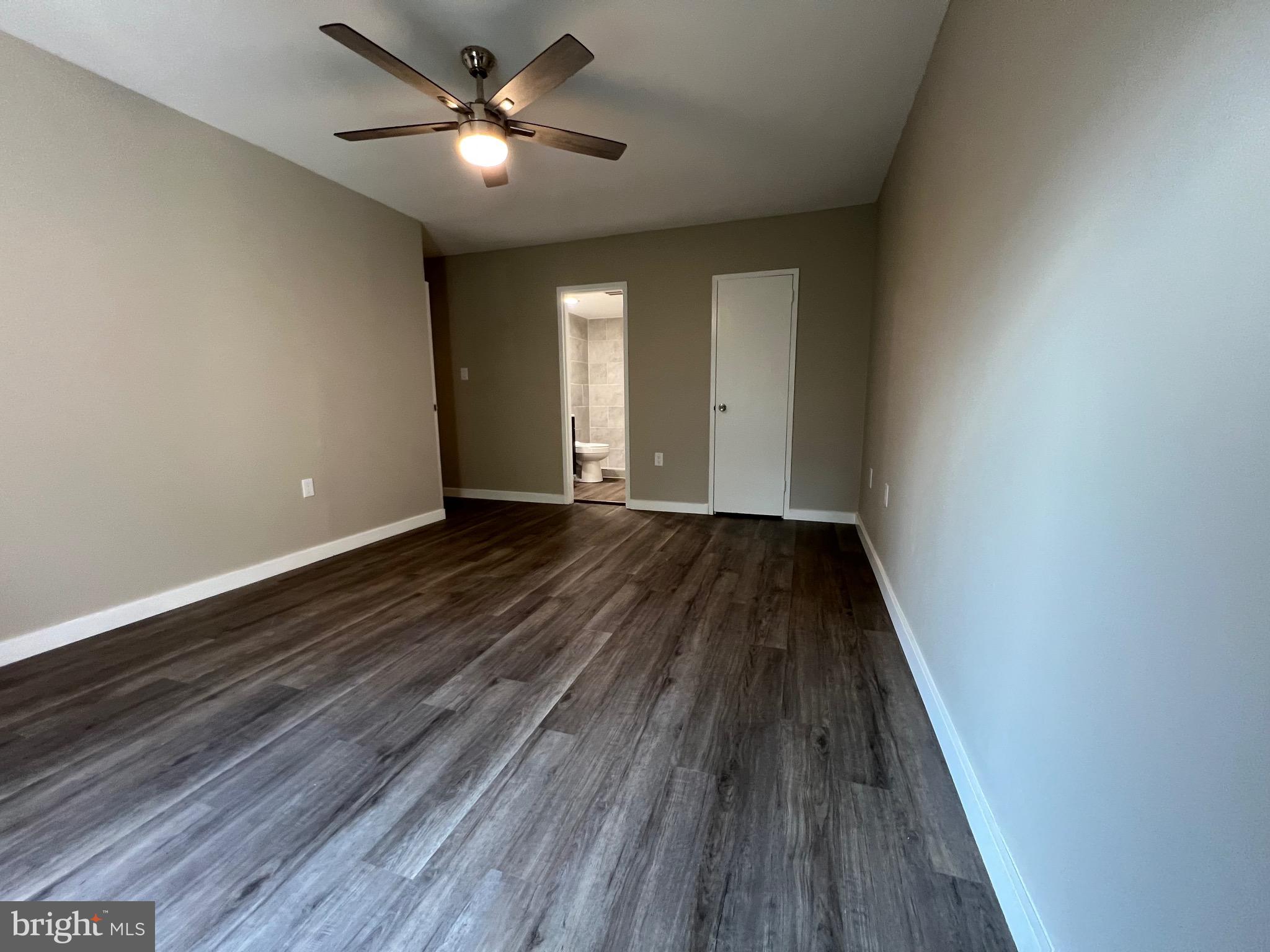 CENTER COURT - Residential