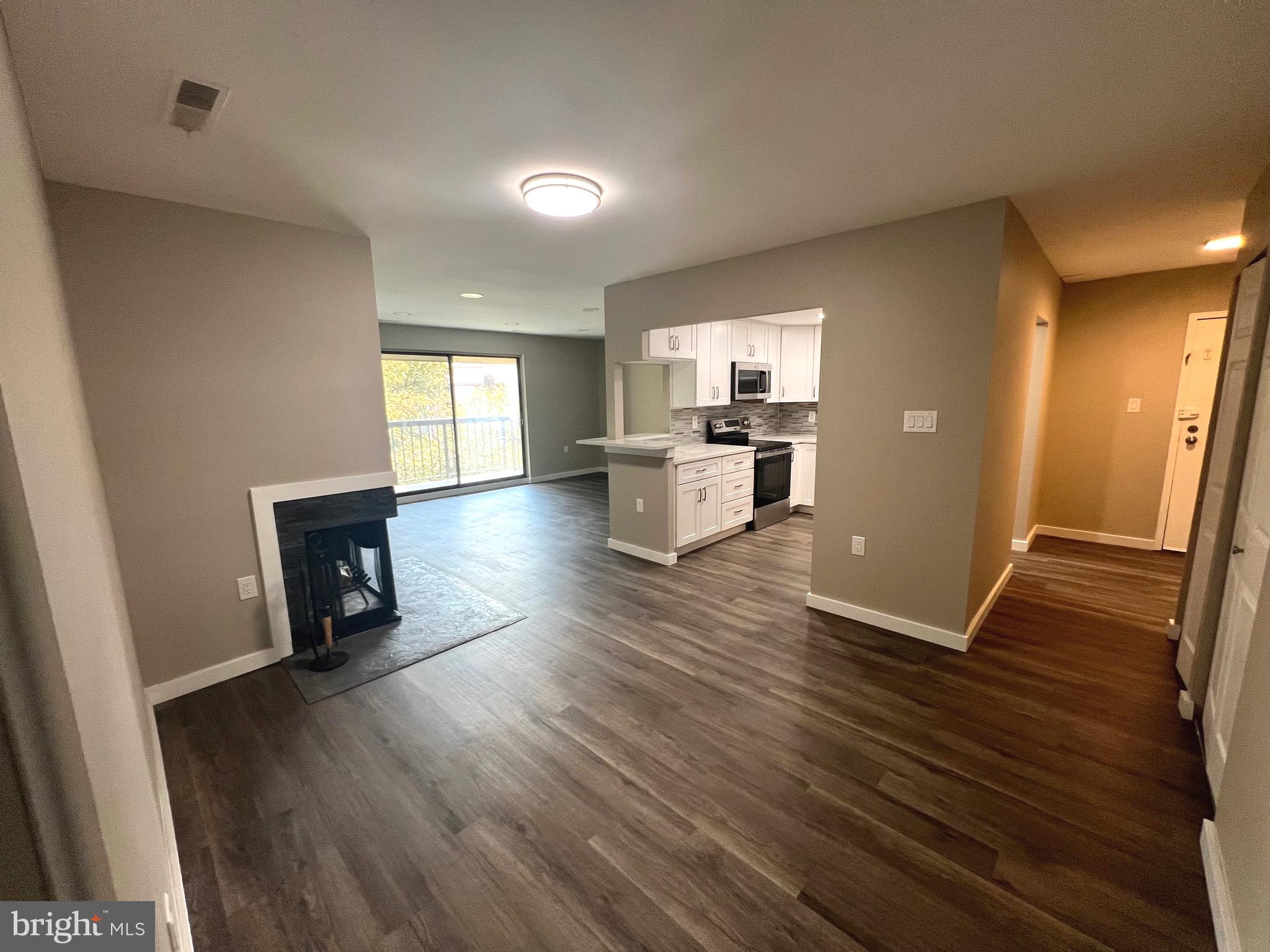 CENTER COURT - Residential